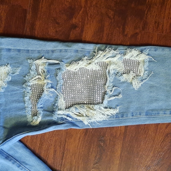 FashionNova Boyfriend Style Jeans - Picture 2 of 3